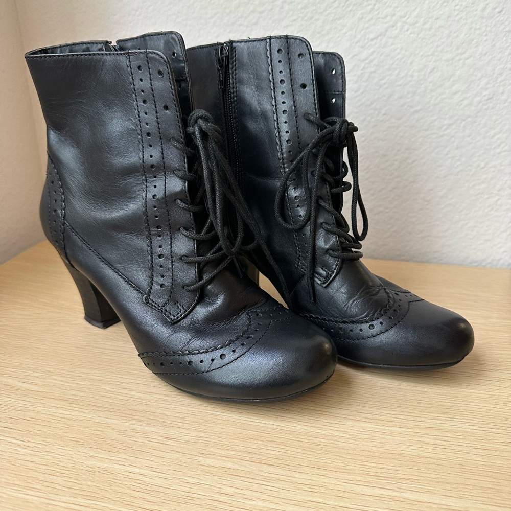 Hush Puppies Lonna lace up Oxford heeled ankle boots